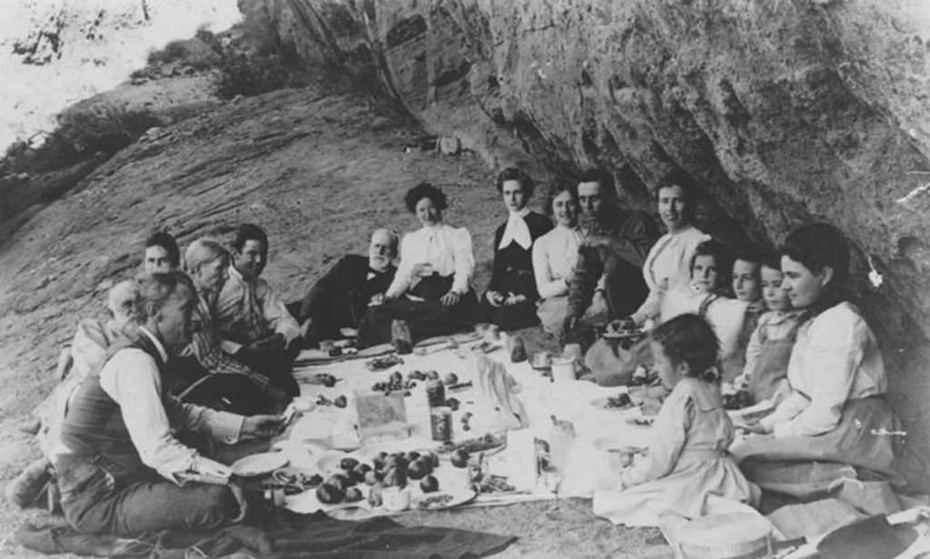 picnic-hole-in-the-rock-1900s