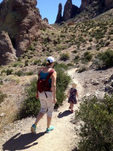 hiking-superstition-mountains