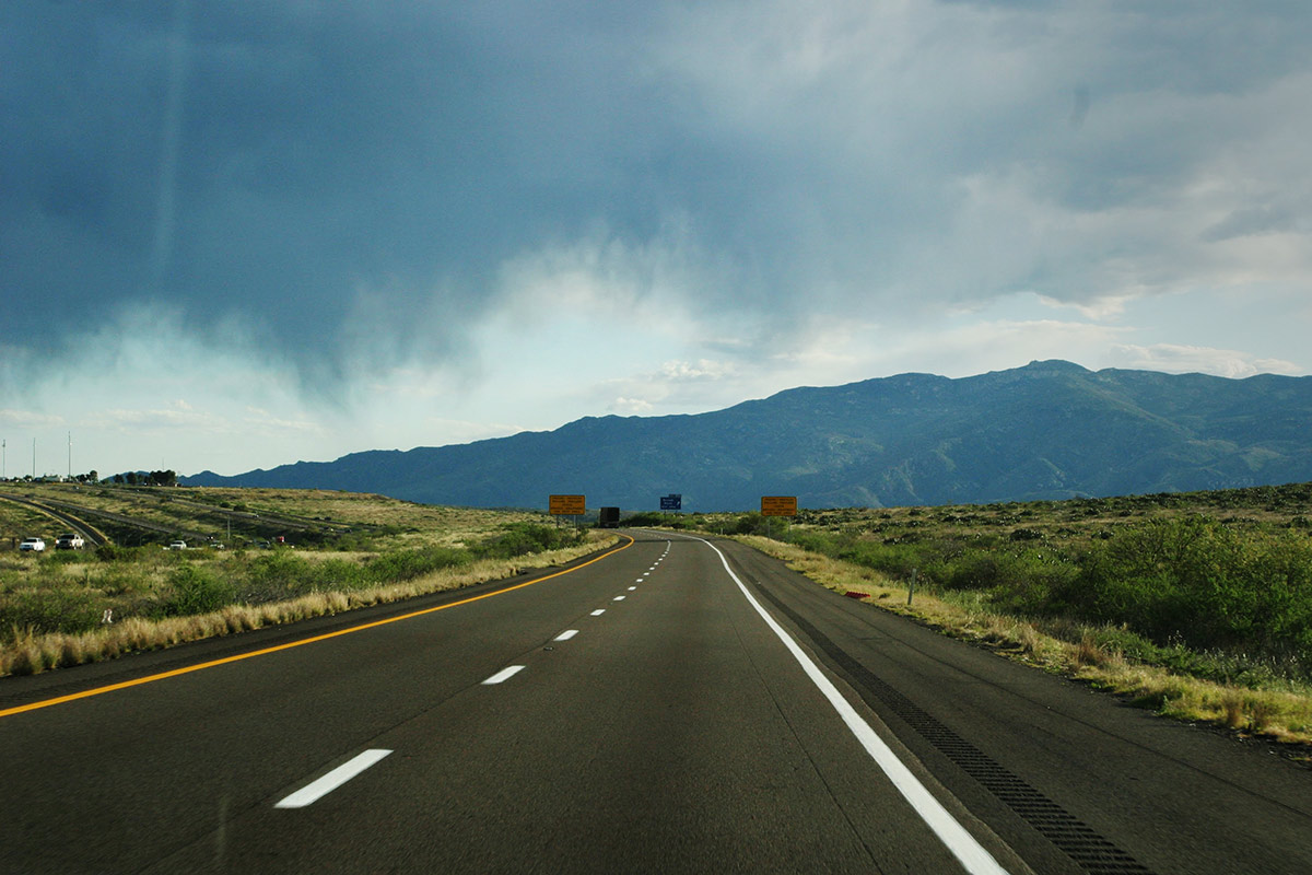 driving-on-i17-north-to-sedona